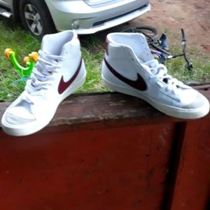 High top Nike